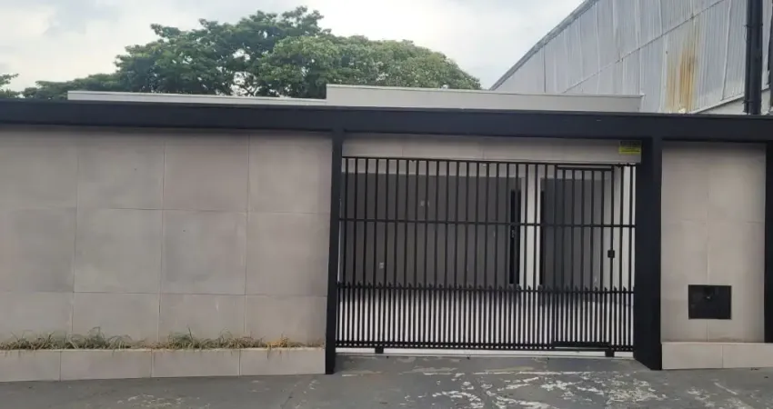 Linda casa com varanda e edícula - Ótima localização, com fácil acesso  a Rod. Tamoios e Pres. Dutra