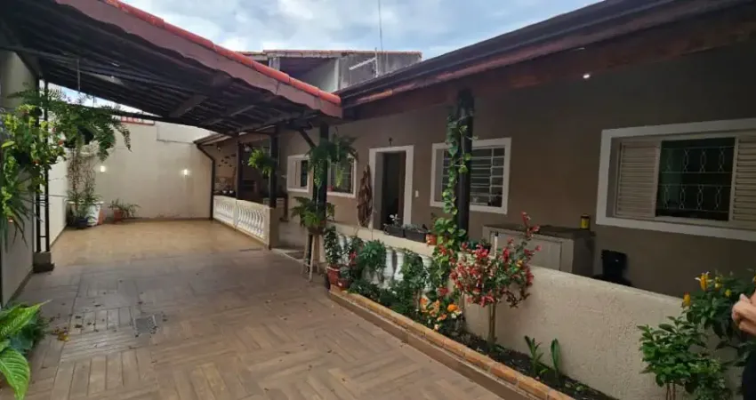 Linda casa com churrasqueira e planejados - ótima localização, perto da casa do idoso e 7 minutos do vale sul