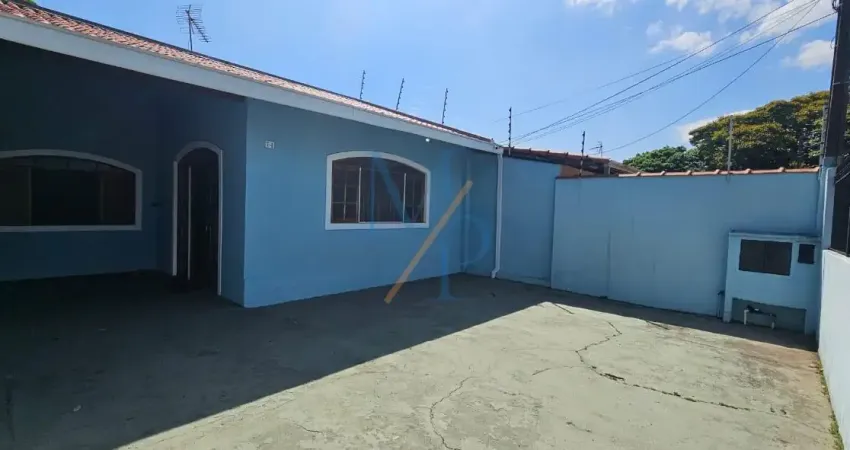 Linda casa com quintal e cozinha  planejada - ótima localização, perto do mcdonald's e comércios