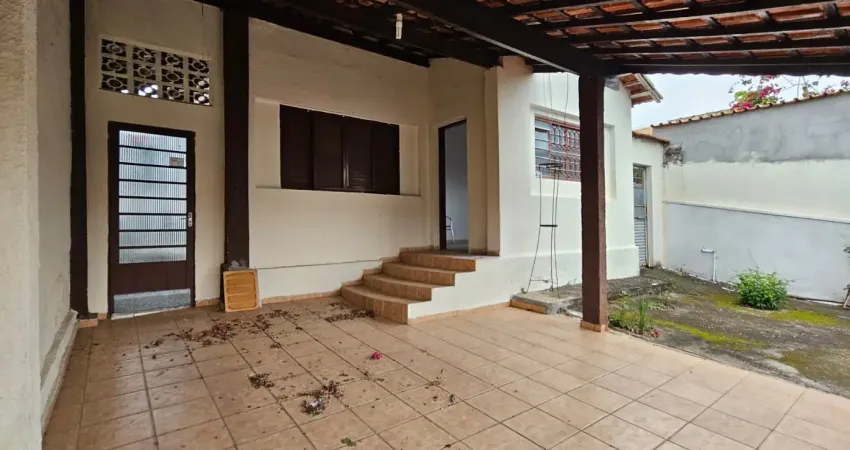 Linda casa com edícula e quintal - ótima localização, a 5 minutos do centervale e próximo a kopenhagen