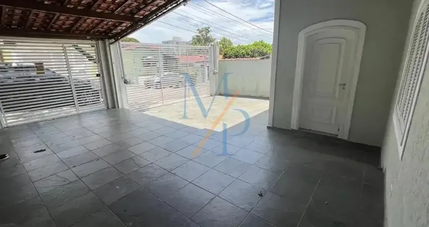 Linda casa com suíte e planejados - ótima localização, com fácil acesso as principais vias da cidade