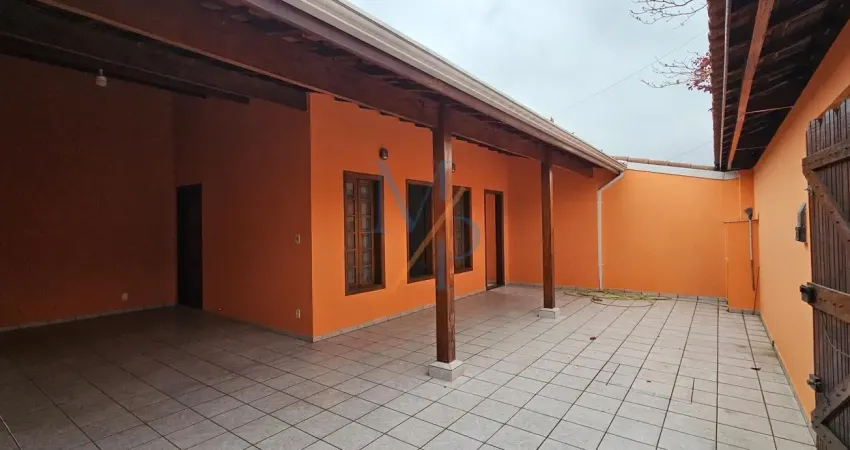 Linda casa com painel solar e hidromassagem - Ótima localização.