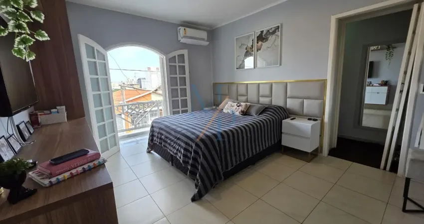 Linda casa com sacada e closet - Ótima localização, com comércios e Supermercado nas proximidades