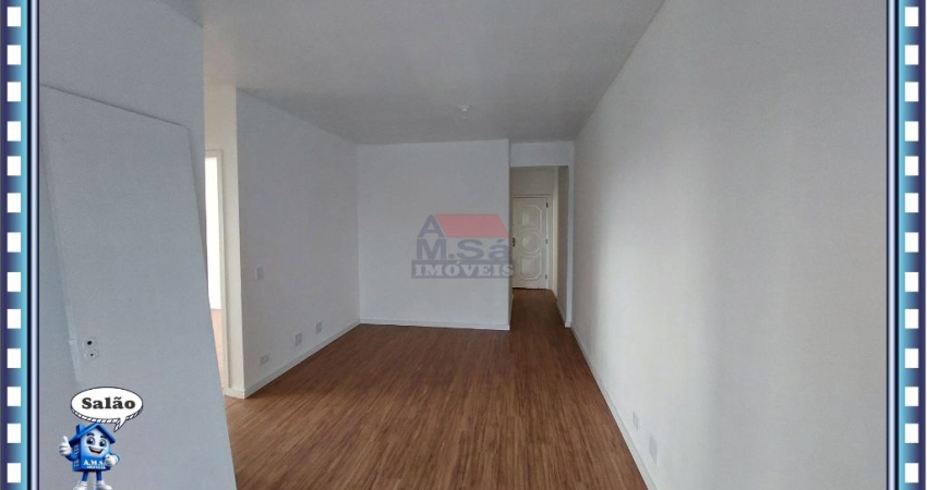Apartamento sala 2 quartos com 1 dep. empr. e 1 vaga, enaltecendo seu excelente estado de conservação