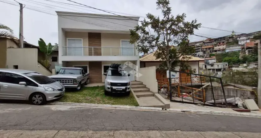 Casa com 03 suítes a venda por R$ 1.350.000 - Condomínio Estancia da Serra - Mairiporã-SP