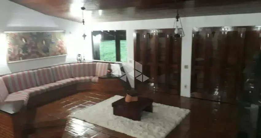 Casa térrea em condomínio fechado com 2000 metros de terreno