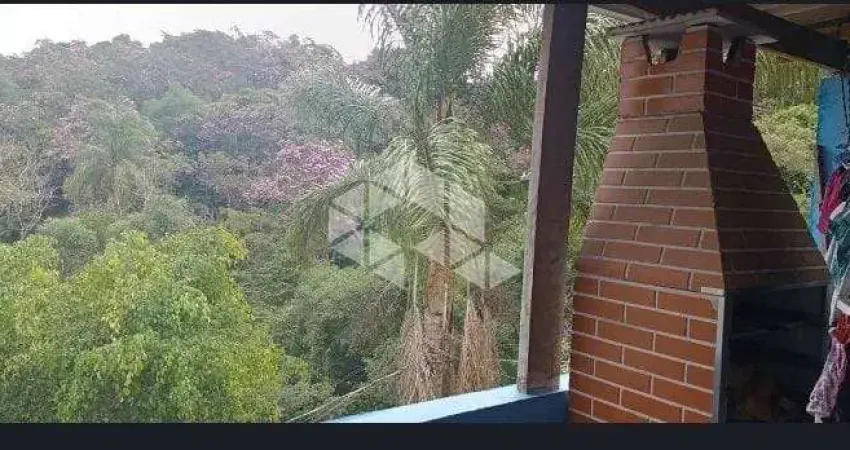 casa sobrado,250m², Eldorado - Diadema, 3 dormitórios, 3 banheiros,  1 cozinha, 1 sala, vaga de garagem, quintal com pomar, edícula nos fundos.