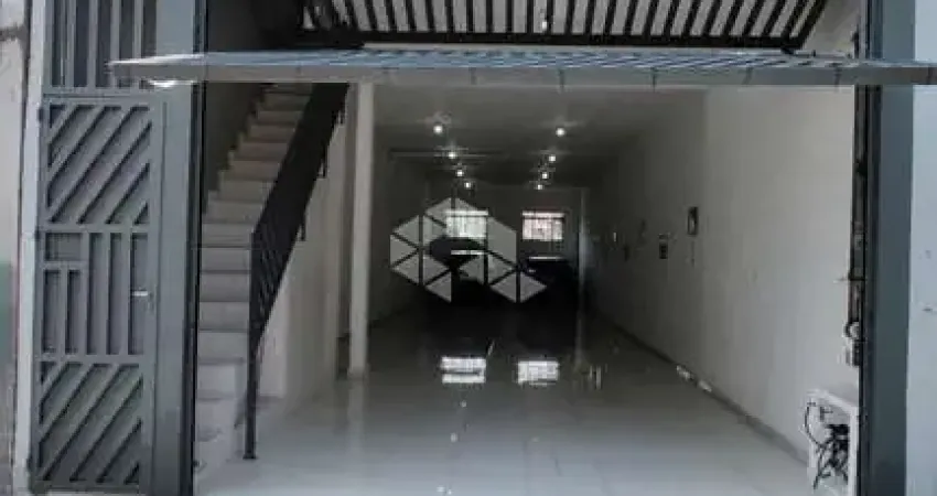 Casa com salão, 280m², Utinga- Santo André,2 dormitórios sendo 1 suíte,1 sala, 3 banheiros,, varanda com churrasqueira,10 vagas no salão.