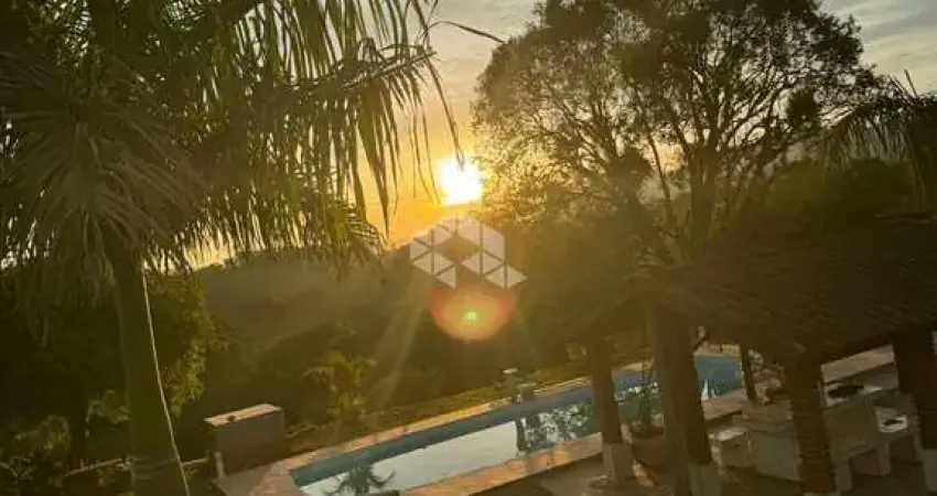 Chácara 10 mil m² a venda em ibiúna, estrada capela de são sebastião, piscina, lago e campo de futebol.