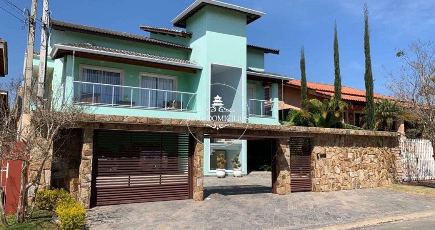 CASA DE CONDOMÍNIO COM 04 DORMS E PISCINA COM 390m²!
