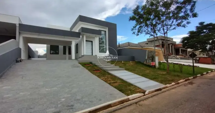 CASA TÉRREA EM CONDOMÍNIO, TOTALMENTE ISOLADA, COM 03 DORMS E QUINTAL AMPLO!