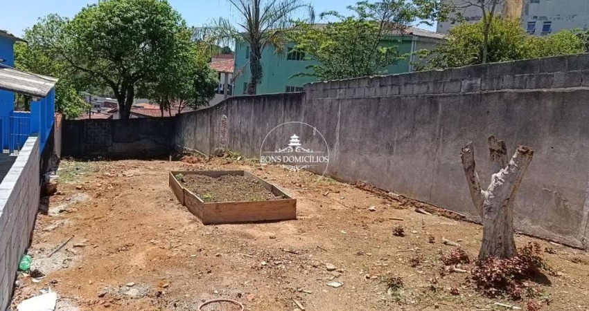 Terreno de esquina com quase 180m no centro de Cotia por apenas 299 mil