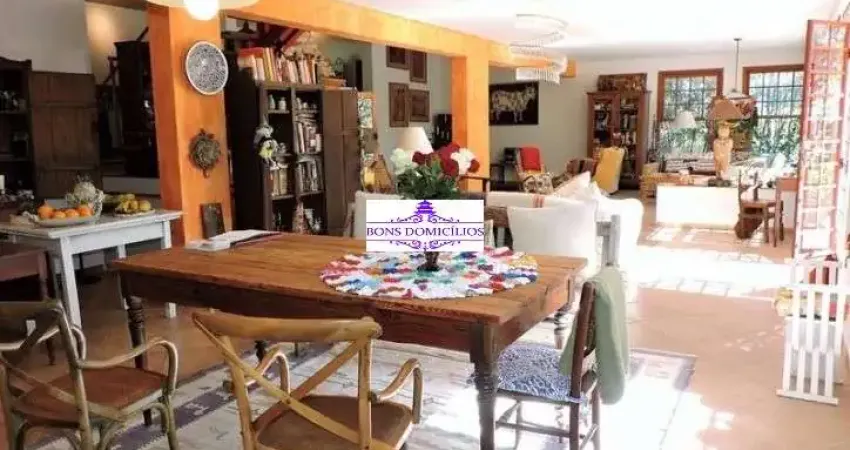 CASA ESTILO LOFT EM DOIS LOTES COM ACABAMENTO E ESTILO MARAVILHOSOS
