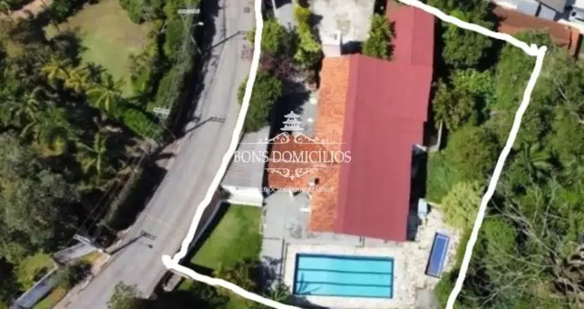 Casa linda em terreno de 1.600m numa das melhores regiões da granja-viana.  ótima oportunidade para investimento ou para seu lar dos sonhos+