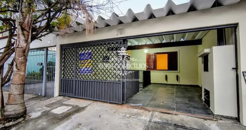 LOCAÇÃO: CASA TÉRREA NA GRANJA VIANA COM PERFIL COMERCIAL/RESIDENCIAL