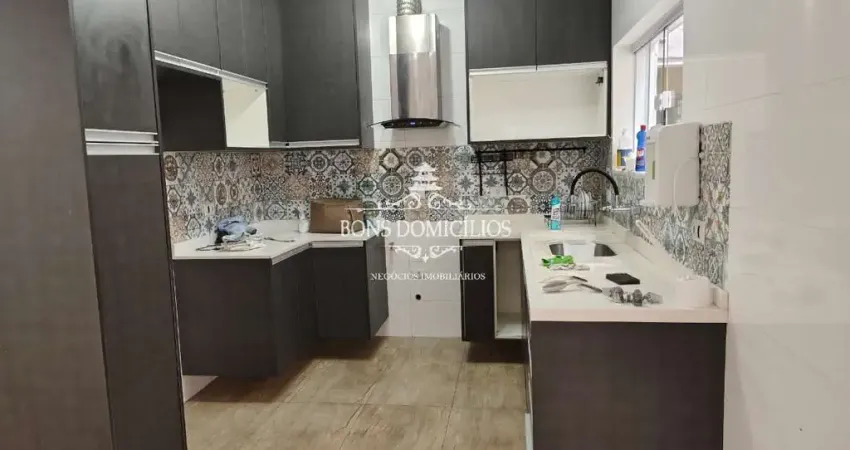 Casa térrea à venda em condomínio na granja viana com 3 suítes, 3 salas, 5 banheiros, 2 vagas cobertas no jardim da glória, cotia