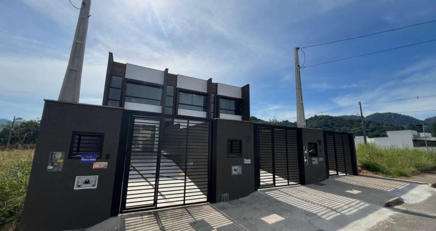 Sobrado para Venda em Jaraguá do Sul, Três Rios do Norte, 2 dormitórios, 1 banheiro, 2 vagas