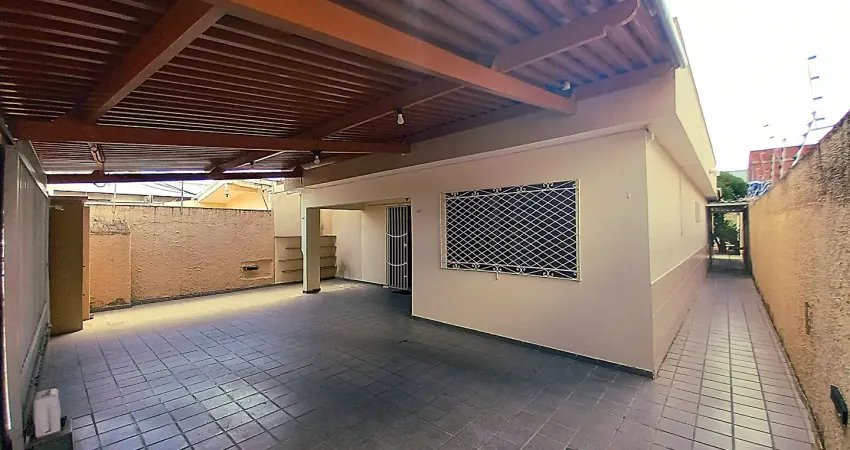 Casa em lagoa seca, bem próxima do midway - com 400m² de terreno e forte vocação comercial