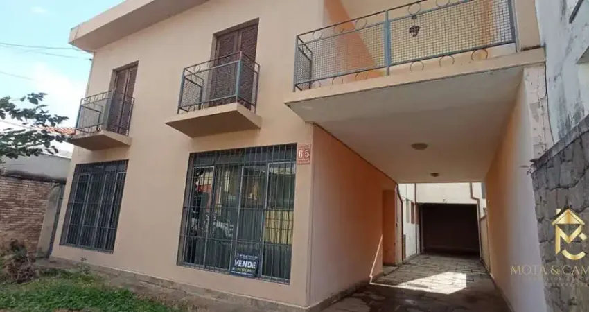 Sobrado à Venda em Centro, Taubaté - SP