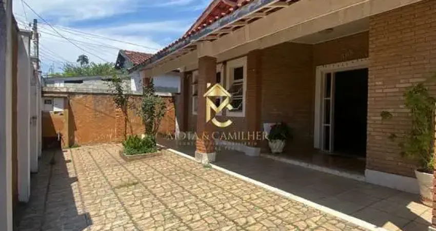 Vendo casa Térrea com ótima localização para fins comerciais