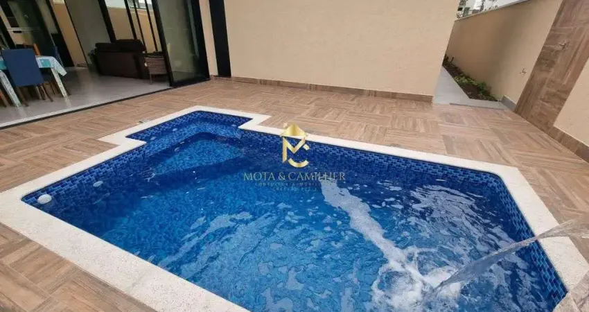 Casa com piscina e varanda Gourmet à venda em Condomínio em Taubaté