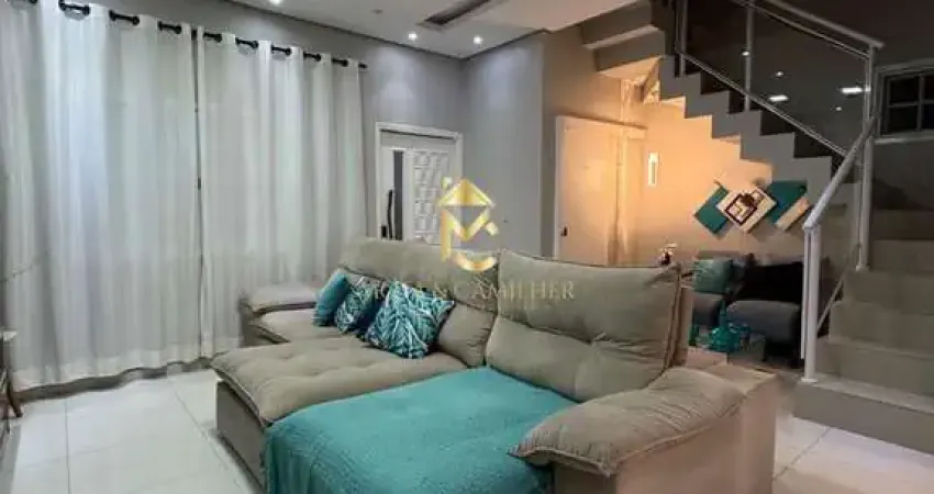 Casa com piscina e varanda Gourmet à venda em Condomínio em Taubaté