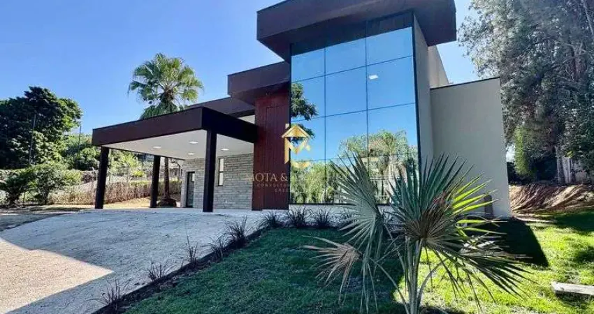 Casa Térrea com piscina à venda em condomínio em Taubaté.