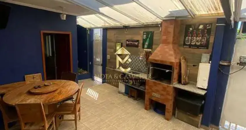 Casa com 3 suítes à venda em via publica.
