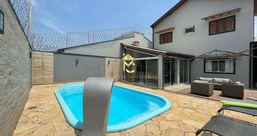 Lindo Sobrado à venda em condomínio fechado com piscina.