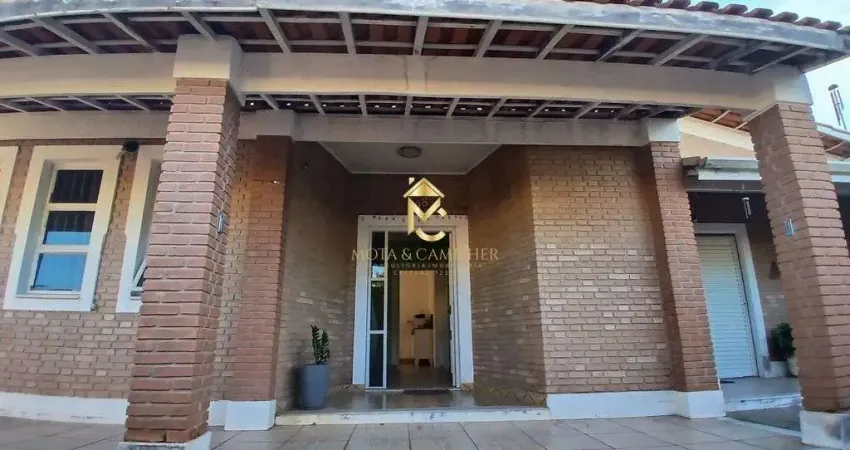 Casa de esquina com excelente localização em via pública