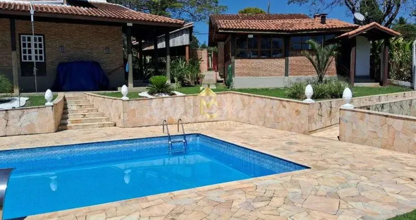 Casa com piscina e varanda gourmet à venda em condomínio em taubaté
