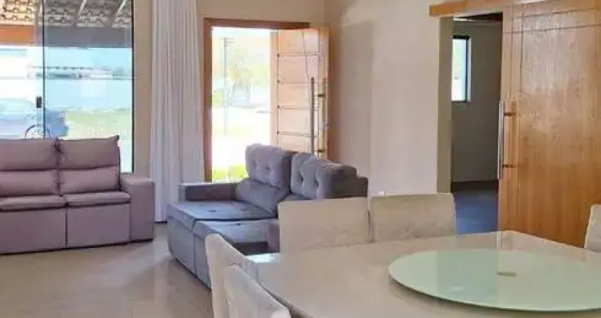 Casa mobiliada disponível para locação em condomínio fechado !!!