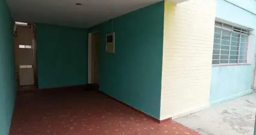 Casa em via pública disponível para locação com ótima localização