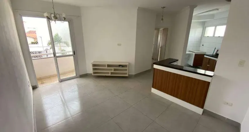 Apartamento com sacada e 2 quartos, disponível locação em excelente localização