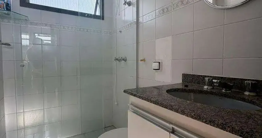 Apartamento semimobiliado com sacada disponível para venda ou locação.