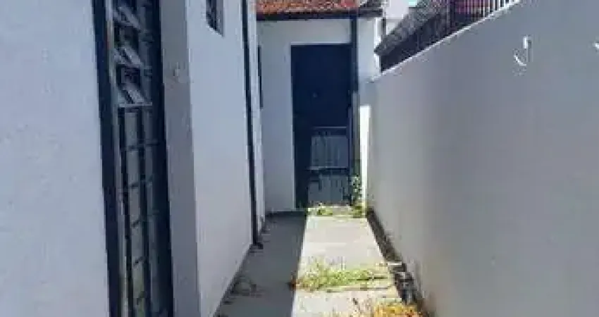 Casa com 3 quartos para alugar na Avenida Desembargador Paulo de Oliveira Costa, Centro, Taubaté