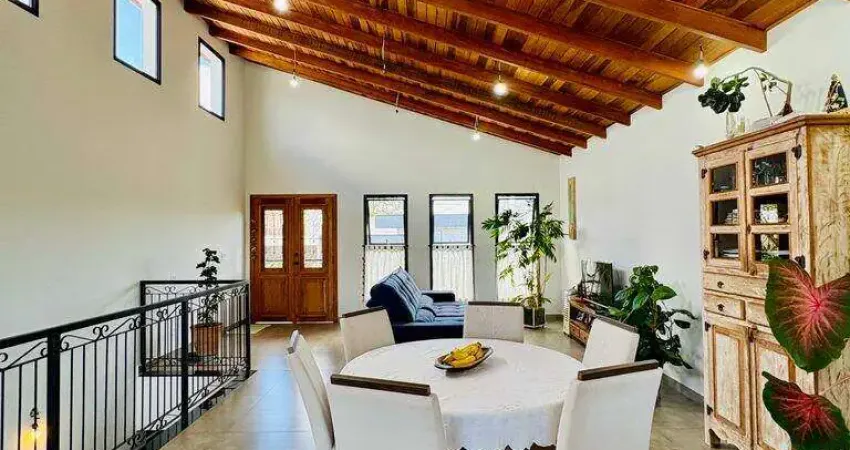 Sobrado com piscina e varanda gourmet disponível para venda em condomínio.