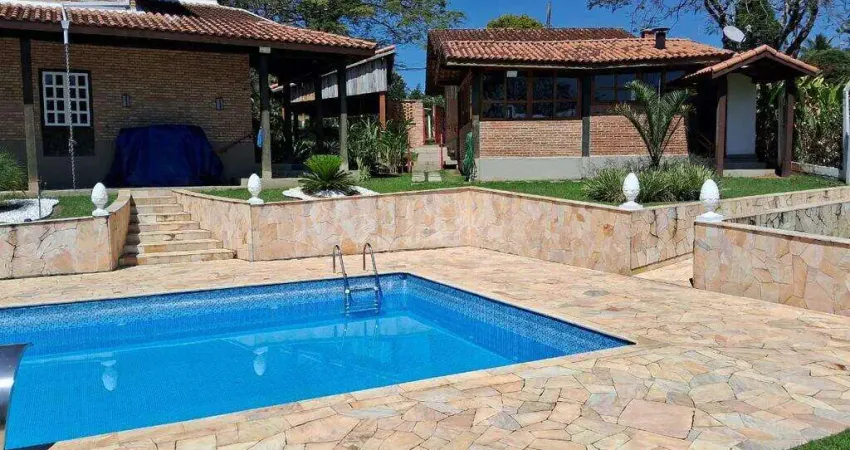 Casa com piscina e varanda gourmet à venda em condomínio em taubaté