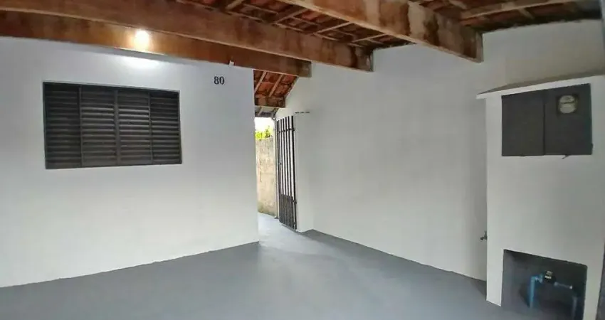 Casa com 2 quartos disponível para locação no parque 3 marias