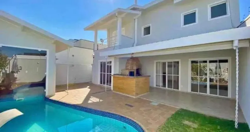 Casa em condomínio com piscina aquecida disponível para venda e locação.