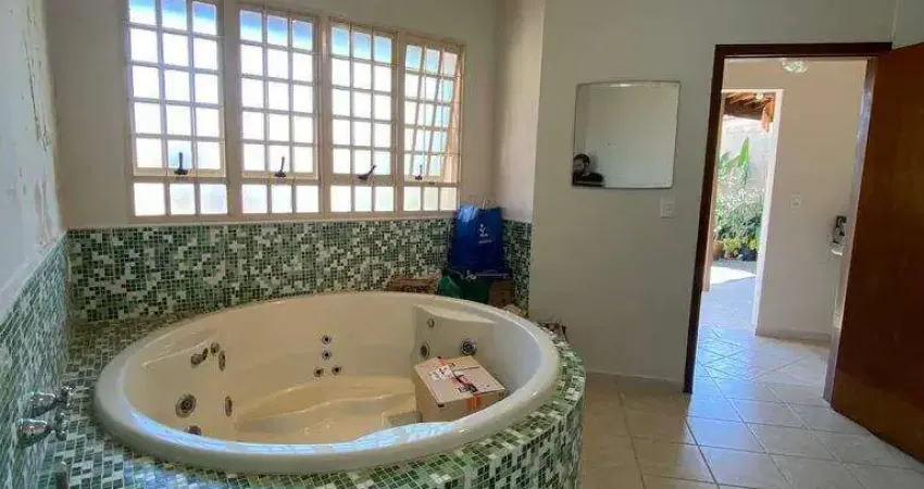 Casa com varanda gourmet em via pública à venda no jardim das nações.