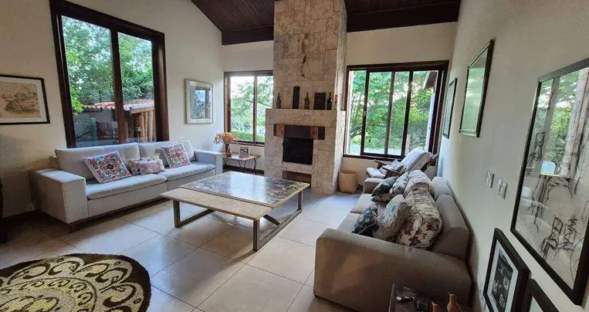 Casa com piscina e varanda gourmet com estilo chácara para locação em taubaté.