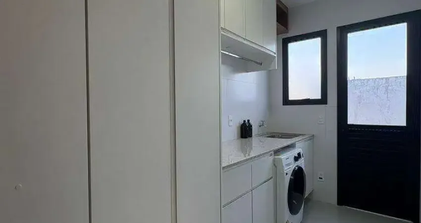 Casa térrea com 3 suítes, planejados e varanda gourmet à venda em condomínio..