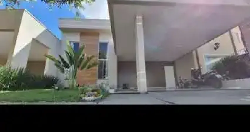 Casa térrea em condomínio fechado,3 dormitórios sendo uma suite