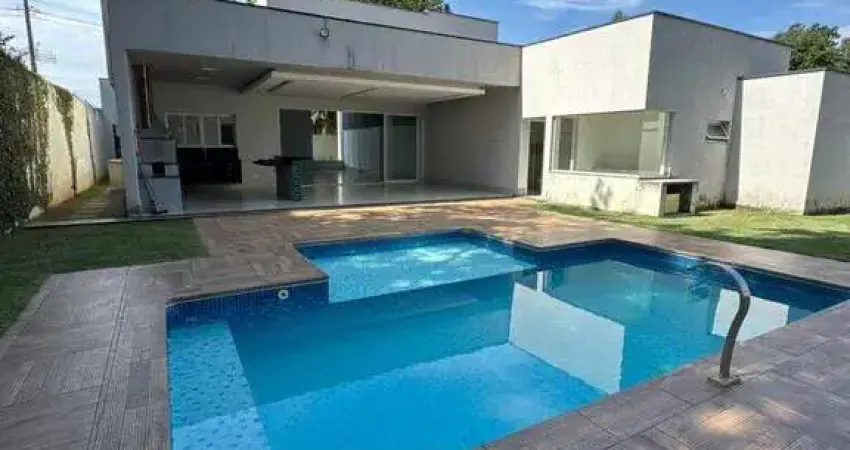 Casa com 3 quartos para alugar na Rua Doutor Granadeiro Guimarães, Centro, Taubaté