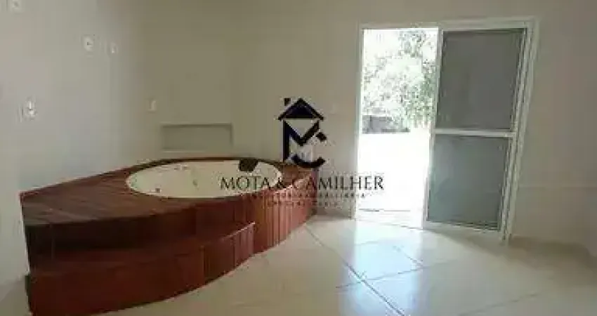 Sobrado com piscina à venda em condomínio fechado, avalia permuta!