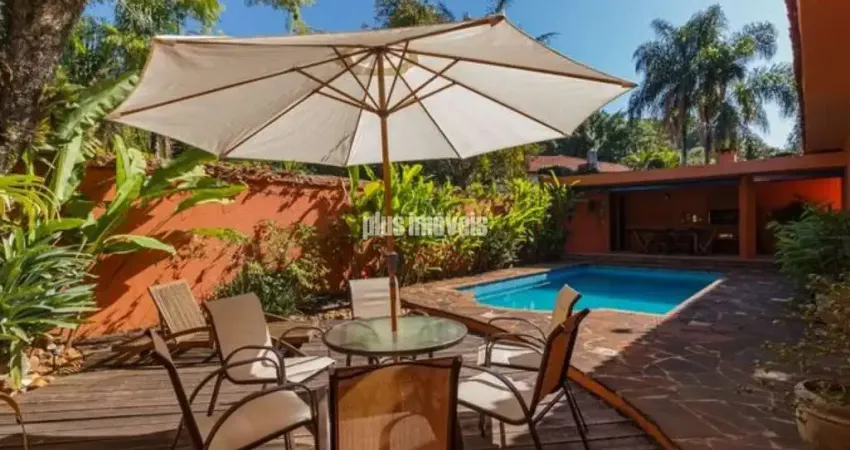 Real parque 309,0m² área construída, 725,0m² área de terreno  4 quartos, sendo 2 suítes,  2 garagem.