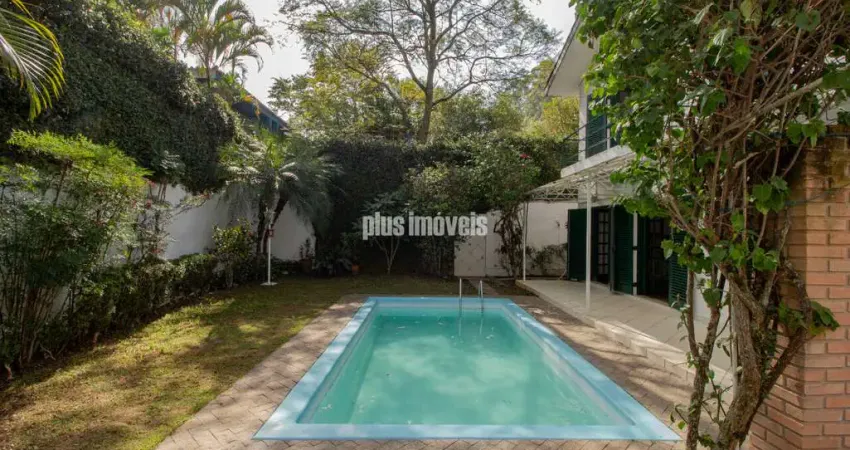 Panamby próximo ao colégio pio xii,  318,0m²ac - 438,0m² área de terreno - 3 dorms suíte 4 vagas