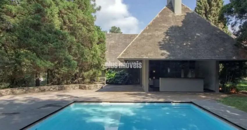 Morumbi nobre 820,0m²ac - 1.700,0m² área de terreno, 4 suítes, 5 gar - piscina e churrasqueira