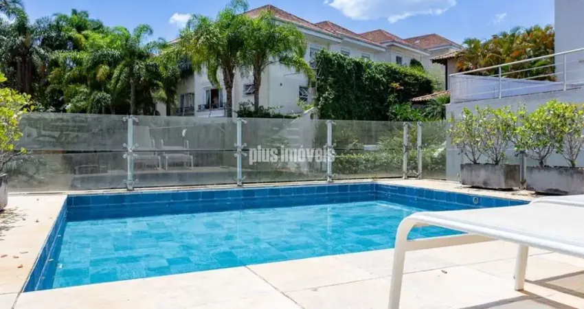 Casa em condomínio com 3 suítes 4 gar - churrasqueria ,piscina, jardim